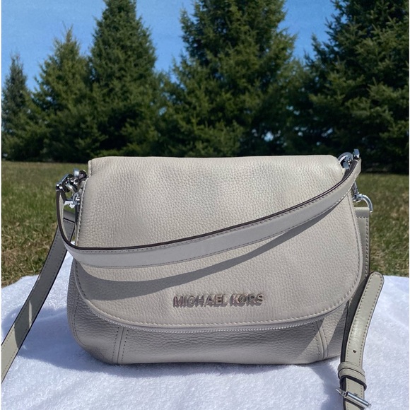 NEW❗️MICHAEL KORS BEDFORD MEDIUM CONVERTIBLE FLAP CROSSBODY/SHOULDER BAG - Picture 3 of 10